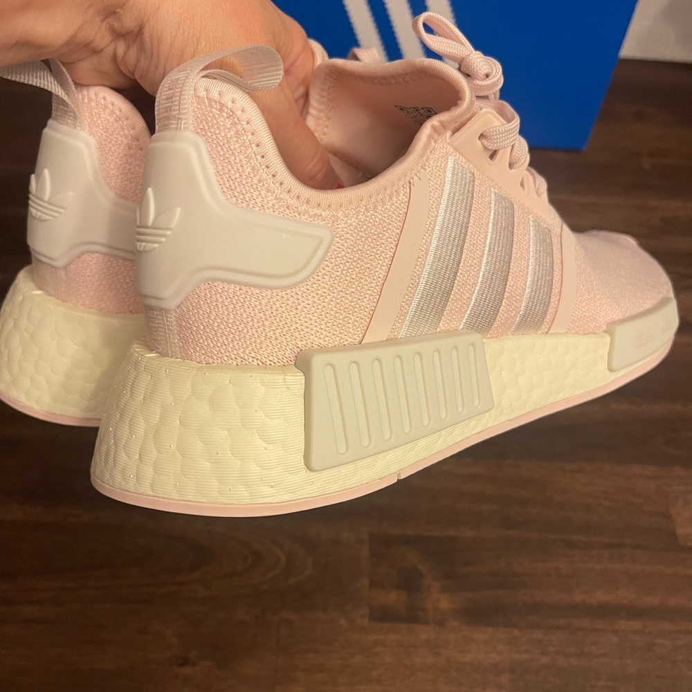 New size‎ 8.5 Adidas NMD_R1 W pink running shoes. IG8337 - Picture 9 of 9